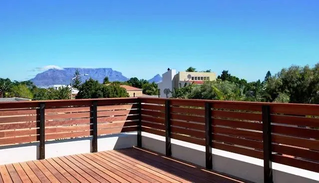 Weaver Place Bloubergstrand