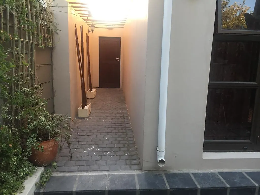 Weaver Place Bloubergstrand Appartamento